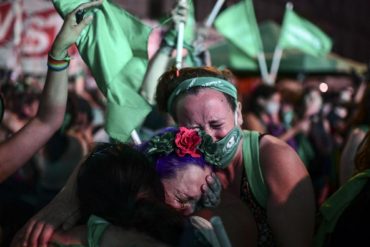 ¡SE LO CONTAMOS! “Es ley”: Argentina aprueba el aborto y supera décadas de luchas e intentos frustrados