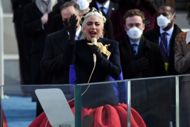 ¡VEA! Lady Gaga sorprendió al interpretar el himno nacional de los EEUU durante el acto de investidura de Joe Biden (+Video)