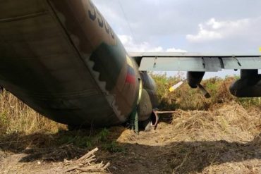 ¡SE LO CONTAMOS! Avión Militar perdió los frenos cuando iba a aterrizar en Aragua: se salió de la pista y se estrelló contra los árboles del lugar