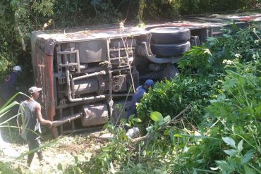 ¡SEPA! Al menos 16 heridos tras vuelco de un Transmiranda en carretera vieja Caucagua-Higuerote