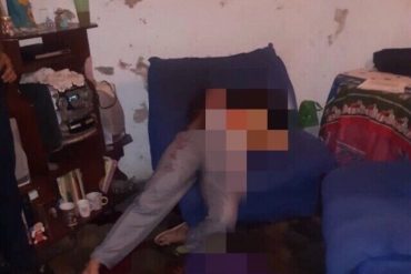 ¡MUY FUERTE! Estaba bebiendo en Petare con unos amigos y asesinó a puñaladas a su mamá porque ella le exigió que terminara la fiesta (+detalles)