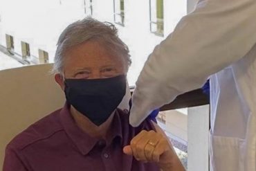 ¡LE CONTAMOS! Bill Gates anuncia que se vacunó contra el coronavirus pero no reveló con cuál fármaco se inmunizó