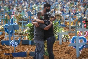 ¡LE DECIMOS! Lo que se sabe sobre la peligrosa nueva cepa de covid-19 que causa estragos en Manaos: van 1000 personas sepultadas en la última semana