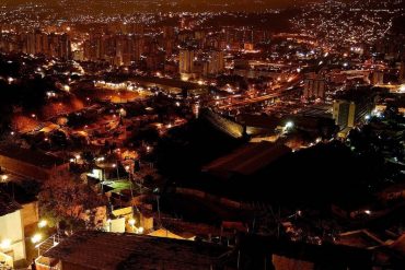 ¡LO MÁS RECIENTE! El aparente motivo de las fuertes detonaciones y fuegos artificiales en Caracas durante la madrugada de este viernes #15Ene (+Videos)