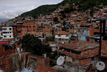 ¡INAUDITO! Denuncian que en La Vega los delincuentes desalojan a los vecinos que tienen contactos con la policía: “La comunidad se siente desamparada” (+Video)