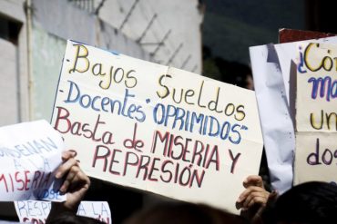 ¡CANSADOS! Maestros protestan este #15Ene y aseguran que no tienen con qué comer ni alimentar a sus familias: “Estamos vulnerados” (advierten de una “estampida” de renuncias)