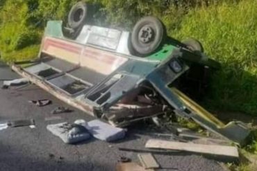 ¡MUY FUERTE! Aparatoso accidente de autobús dejó más de 20 personas heridas en Sucre, tres de ellas en estado de gravedad