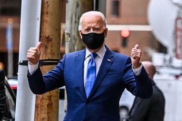 ¡AQUÍ LA TIENE! La primera foto de Joe Biden sentado en su despacho en el Salón Oval de la Casa Blanca (+Imagen)