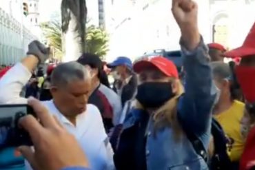 ¡ASÍ LO DIJERON! “Guaidó preso”: lo que pide un minúsculo grupo de chavistas a las afueras del Palacio Legislativo este #5Ene (+Video)