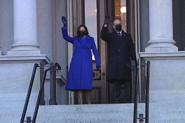 ¡RECIENTE! Kamala Harris ingresó al edificio de la Oficina Ejecutiva de Eisenhower por primera vez como vicepresidenta de EEUU (+Video)