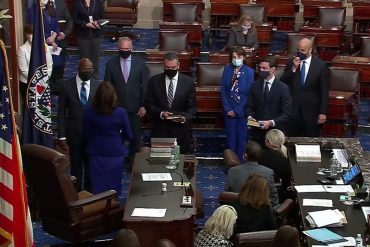 ¡ASÍ PASÓ! Los demócratas tomaron el control del Senado de EEUU: vicepresidenta Kamala Harris juró a tres senadores (+Video)