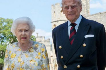 ¡LO MÁS RECIENTE! La Reina Isabell II y el Duque de Edimburgo recibieron la vacuna contra el COVID-19