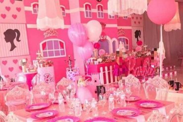 ¡DEBE VERLO! Botaron la casa por la ventana: así fue la extravagante celebración de cumpleaños al estilo Barbie de las hijas del Chapo Guzmán (+Fotos)