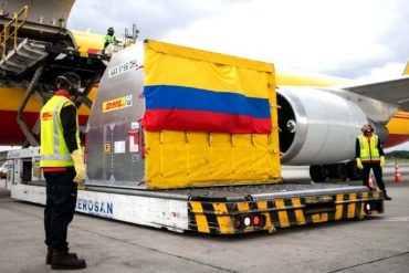 ¡DEBE SABERLO! Arribó a Colombia avión con primer cargamento con 50.000 vacunas contra el covid-19 (+Videos)