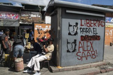 ¡NI LO CONOCEN! “Como el salvador del pueblo”: aparecen grafitis en Caracas alabando a Alex Saab, el presunto testaferro de Maduro (+Fotos)