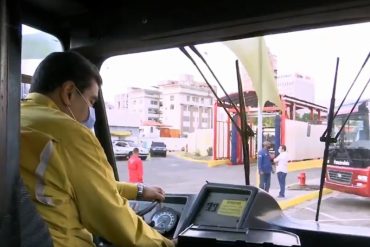 ¿NO HAN COMPRADO MÁS UNIDADES? “Hace 30 años era el mismo autobús”: El confuso mensaje de Maduro mientras manejaba un Metrobus para “celebrar” su aniversario como chofer (+Video)