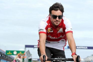 ¡LO MÁS RECIENTE! Fractura de mandíbula y dientes rotos: Revelan detalles del estado de salud de Fernando Alonso tras ser arrollado por un auto mientras manejaba bicicleta