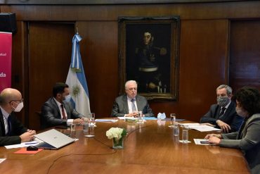 ¡TERRIBLE! Escándalo en Argentina: Ministro de Salud reservó 3.000 dosis de vacunas contra COVID-19 para vacunar a familiares y amigos