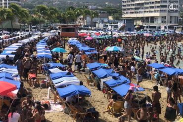 ¡AH, OK! “Yo leí que al COVID-19 lo mata la playa y el agua salada. Así que nos vinimos”: lo que dijo un temporadista en una playa de Vargas