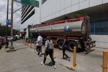 ¡INDIGNANTE! «Prioridad Cuba, contrabando y tercero Venezuela»: Iván Freites niega que escasez de gasoil se deba a las sanciones