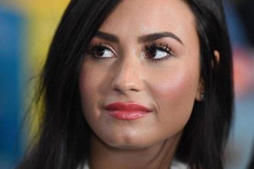 ¡DEMOLEDOR! «Perdí mi virginidad en una violación»: La dura revelación de Demi Lovato en su documental (también denuncia que fue abusada la noche de su sobredosis casi mortal)