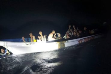 ¡SE LO CONTAMOS! Aruba interceptó un bote con 14 venezolanos indocumentados a bordo: detuvieron al capitán y a su ayudante