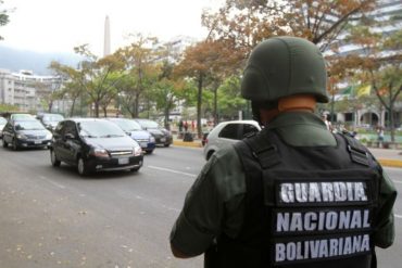¡TERRIBLE!  “Fuimos víctimas de un psicoterror”: Taxista contó cómo él y sus pasajeros fueron “matraqueados” en una alcabala de la GNB en Vargas