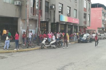 ¡VEA! Así de abarrotados estuvieron los bancos y comercios durante la semana de flexibilización de la cuarentena (+Fotos)