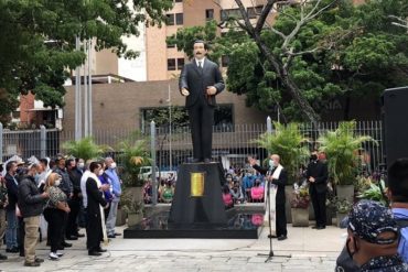 ¡LE MOSTRAMOS! Develan estatua del nuevo beato venezolano Dr. José Gregorio Hernández en la Iglesia La Candelaria: Carmen Meléndez fue abucheada (+Video)