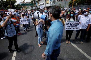¡VEA! Guaidó acompañó a venezolanos en Las Mercedes este #25Abr para protestar para exigir vacunas contra el covid-19