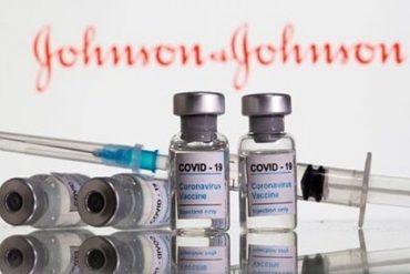 ¡LO ÚLTIMO! Piden suspender el uso de la vacuna para el COVID-19 de Johnson & Johnson debido a «problemas de coagulación» (+Datos importantes)