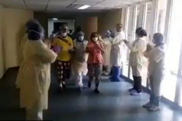 ¡CONMOVEDOR! Entre aplausos el personal sanitario despide a 33 pacientes que superaron el COVID-19 en el hospital Victorino Santaella de Los Teques (+Video)