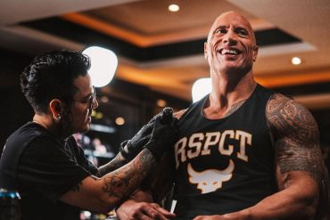 ¡VEA! “Es un tatuador sumamente talentoso”: el impresionante arte que el venezolano Yomico le hizo a Dwayne “la Roca” Johnson (+polémicas reacciones) (+fotos)