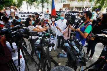 ¿DÓNDE ESTÁN LAS VACUNAS? Presidenta del Colegio de Enfermería de Caracas denunció la muerte de más de 400 trabajadores de la salud: “Sacrificaron su vida” (+Video)