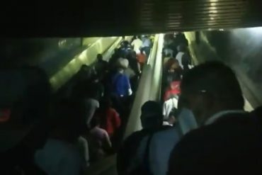 ¡TIENE QUE VERLO! Así de abarrotada está la estación Capitolio del Metro de Caracas este #12Abr durante el inicio de la semana de flexibilización (+Video)