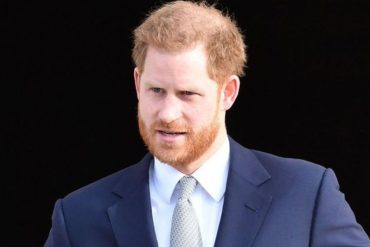 Príncipe Harry asistirá a coronación de su padre pero lo sentarán diez filas atrás de la familia real