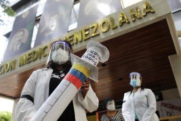 ¡HECHO EN SOCIALISMO! La grave denuncia de la Federación Médica Venezolana: “No hay vacunas para el personal de salud”