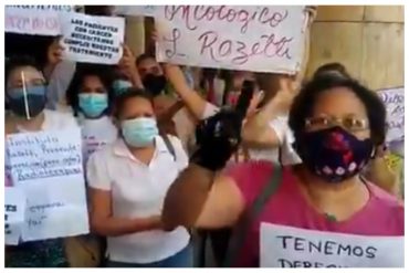 ¡VEA! Mujeres sobrevivientes de cáncer desnudaron su torso frente al Ministerio de Salud: “Que a mí me falte un seno no quiere decir que yo no sea útil” (+Video)