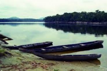 ¡TERRIBLE! Embarcación con destino a minas de Santa Bárbara del Orinoco naufragó con 25 personas a bordo (reportan al menos un fallecido)