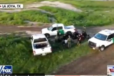 ¡VÉALOS! El impresionante momento en el que venezolanos cruzaron a pie, corriendo y huyendo de agentes migratorios en la frontera de EEUU (+VIDEO)