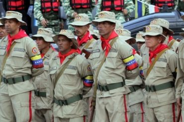 ¡DEBE SABERLO! Tras ratificar a Padrino López como ministro de defensa, Maduro le ordenó armar a milicianos con 600.000 fusiles