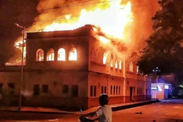 ¡LE MOSTRAMOS! Incendiaron el Palacio de Justicia de Tuluá en nueva jornada de protestas en Colombia (+Videos)