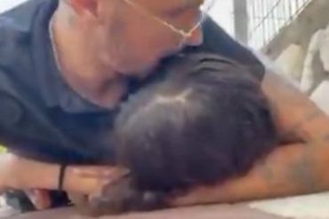 ¡LE MOSTRAMOS! Así un hombre protegió a su hermana pequeña mientras caían cohetes en la ciudad de Sderot lanzados desde Gaza (+Video)