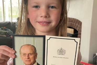 ¡QUÉ TERNURA! Una niña de 5 años escribió a la Reina Isabel II para confortarla tras la muerte del príncipe Felipe y recibe una sorpresa