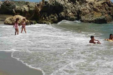 ¡IRRESPONSABLE! Las playas de La Guaira estarán abiertas durante la cuarentena flexible aunque la entidad lideró número de casos comunitarios en el último reporte