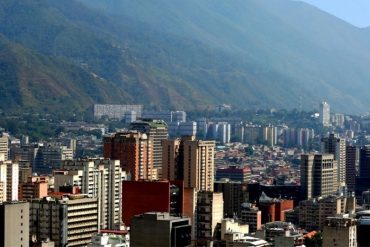 ¡PENDIENTES! Alcaldía Libertador de Caracas emitió decreto que obliga a edificios públicos, residenciales y comerciales a pintar sus fachadas de color gris (+El motivo) (+Gaceta)