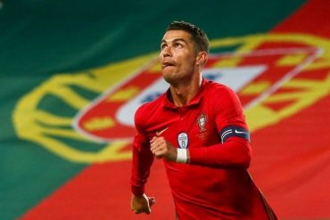 ¡LA MANDÓ A JÚPITER! Cristiano Ronaldo lanzó lo que muchos califican como “el peor tiro libre de su carrera” y las imágenes son viral en redes (+Video)