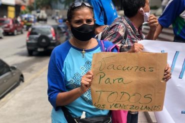 ¡LO MÁS RECIENTE! Venezolanos protestaron este #15Jun frente a la sede de la Cruz Roja para exigir vacunas contra el COVID-19 (+Fotos)