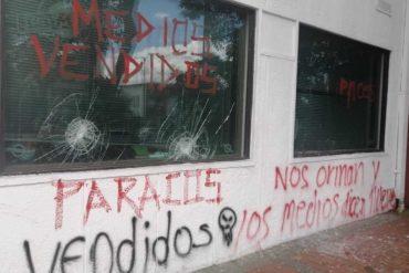 ¡AQUÍ LO TIENE! “Así fue en Venezuela cuando comenzaron a amedrentar la prensa”: Sede de RCN radio en Bogotá fue nuevamente vandalizada (+Imágenes)