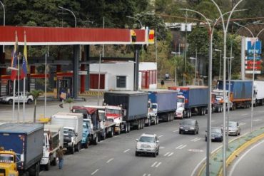Las kilométricas colas en las estaciones de servicio de Caracas para echar gasolina el #15Sep: “Mientras Maduro habla de viajes a la Luna” (+Videos)